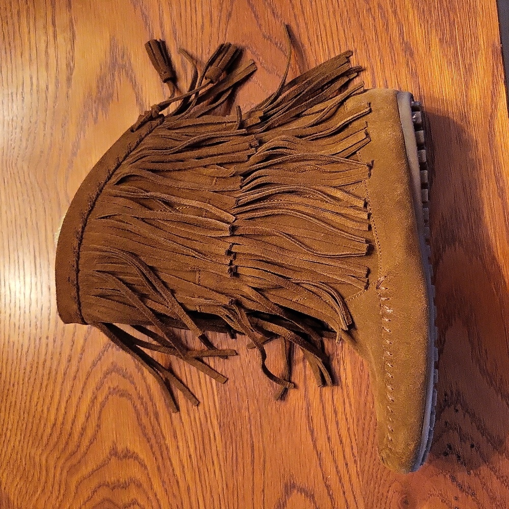 Minnetonka 2 layer fringe boots